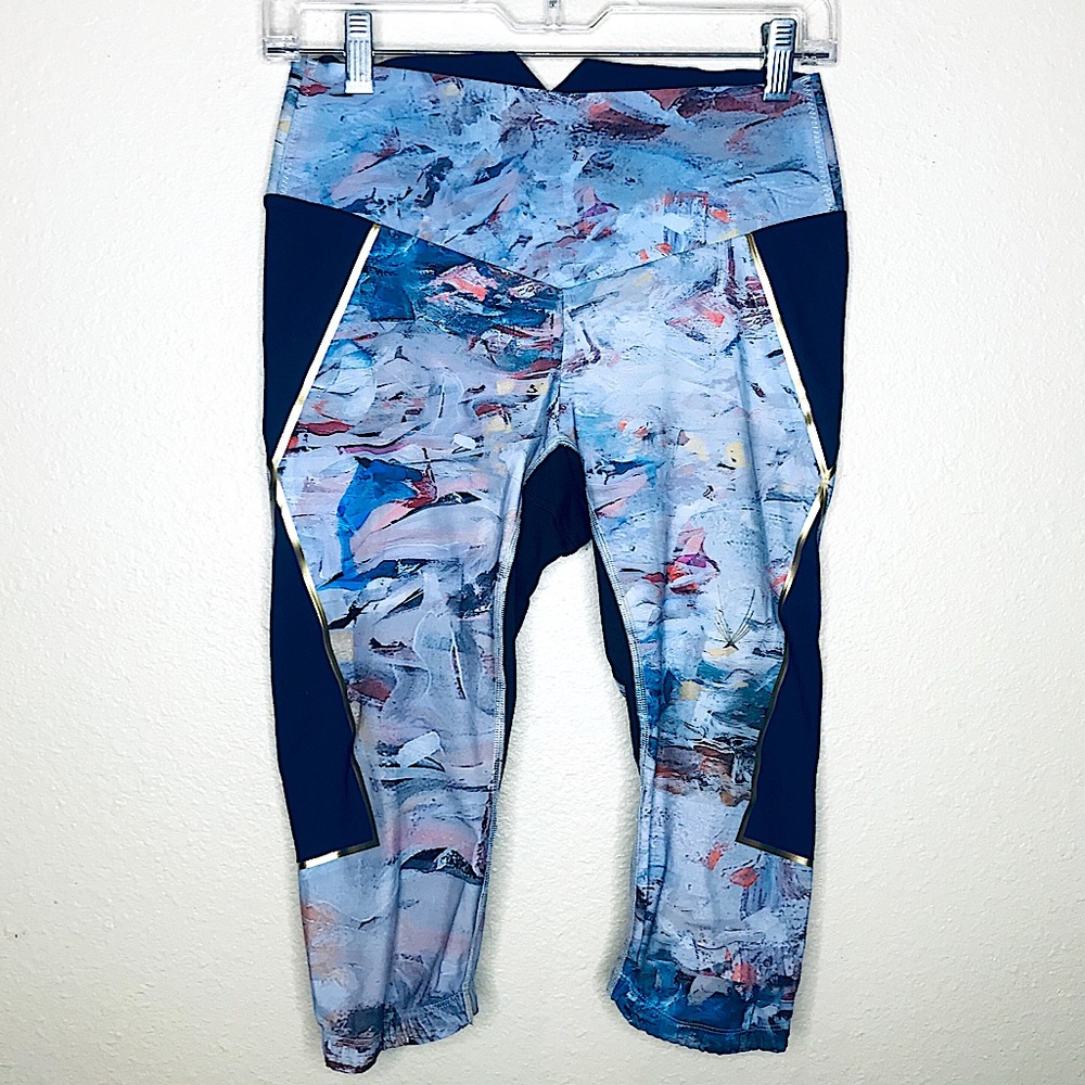 LUCAS HUGH Nordica Capri Leggings